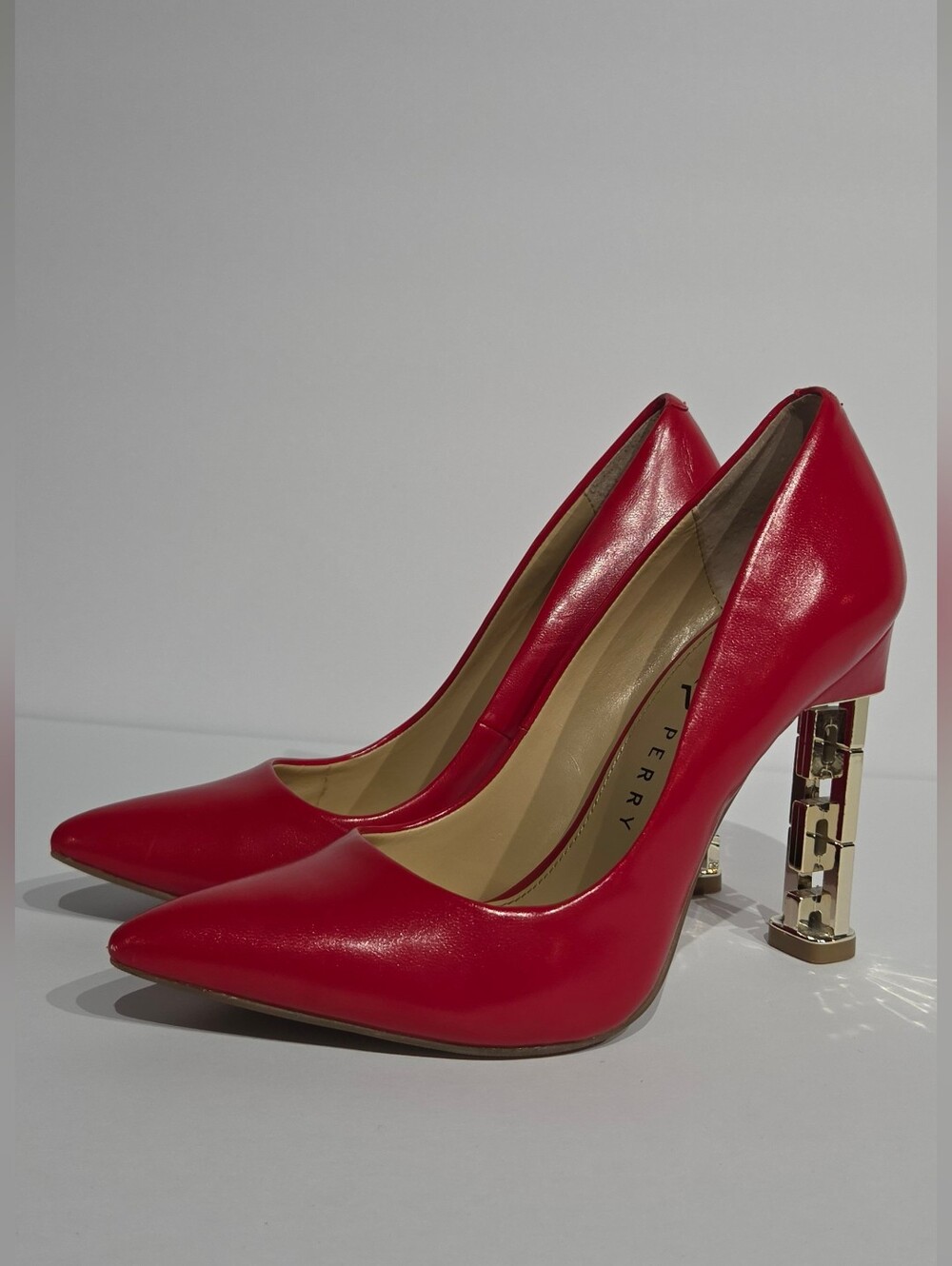Katy Perry The Suzzie Red Pointed Toe Heels Gold Unique Design Size 7.5 EXC - Picture 4 of 9